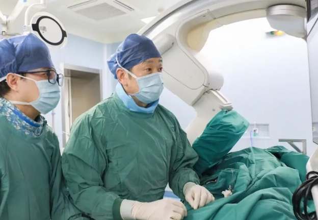 Dr. Han Guohong from Digestive Hospital has been selected for the